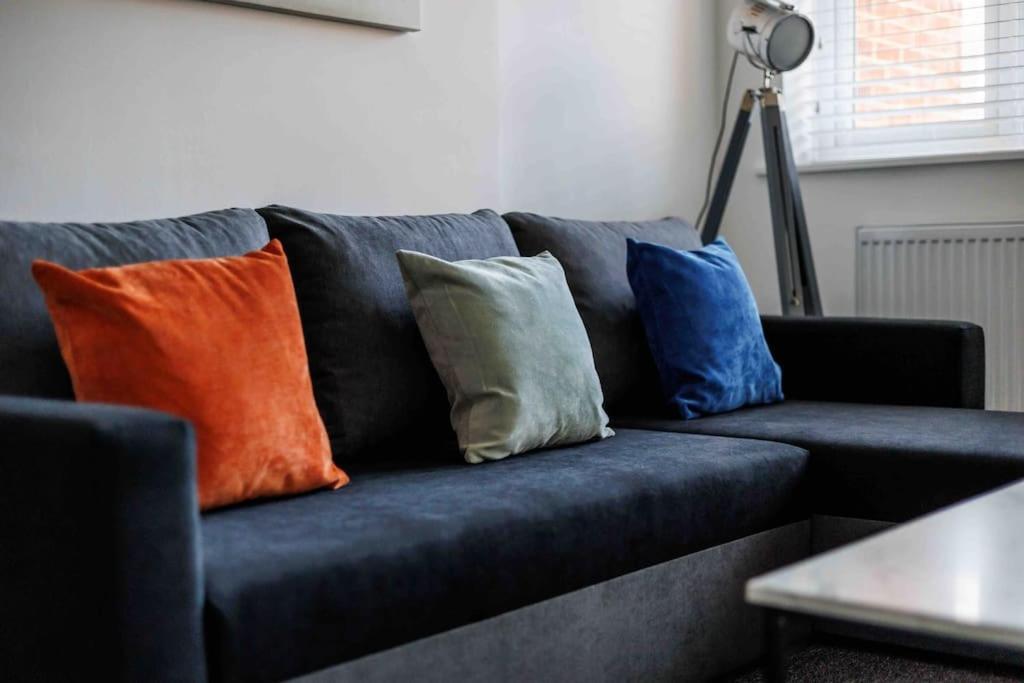 2 Bedroom House-Driveway - Bournemouth Hospital - Long Stay Discounts - Lima Apartments Ltd 외부 사진