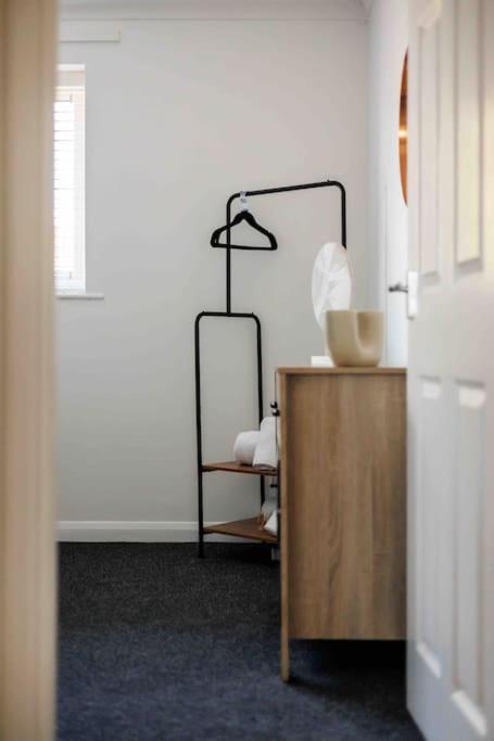 2 Bedroom House-Driveway - Bournemouth Hospital - Long Stay Discounts - Lima Apartments Ltd 외부 사진